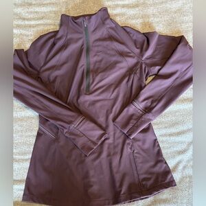 Lululemon women’s 1/4 Zip running jacket Size 6 -Black Cherry‎